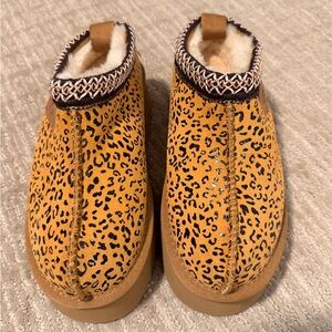FAUX-UGG Tan Leopard Print Slip-Ons